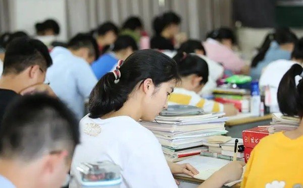 文科生男孩选5分彩app官方版正式成